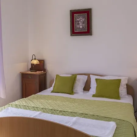 Apartment Lena Komiža
