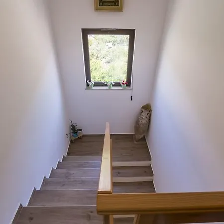 Apartment Lena Komiža