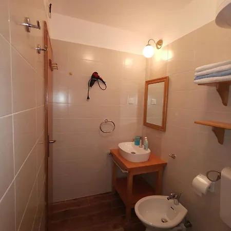 Apartment Lena Komiža