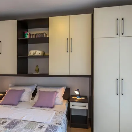 Apartment Lena *
