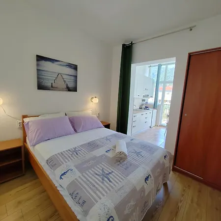 Apartment Lena Komiža