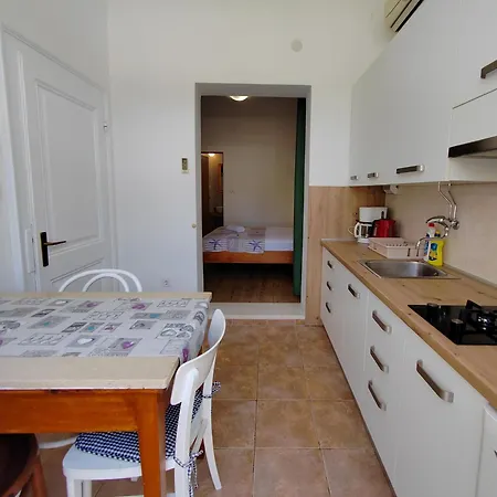 Apartment Lena *